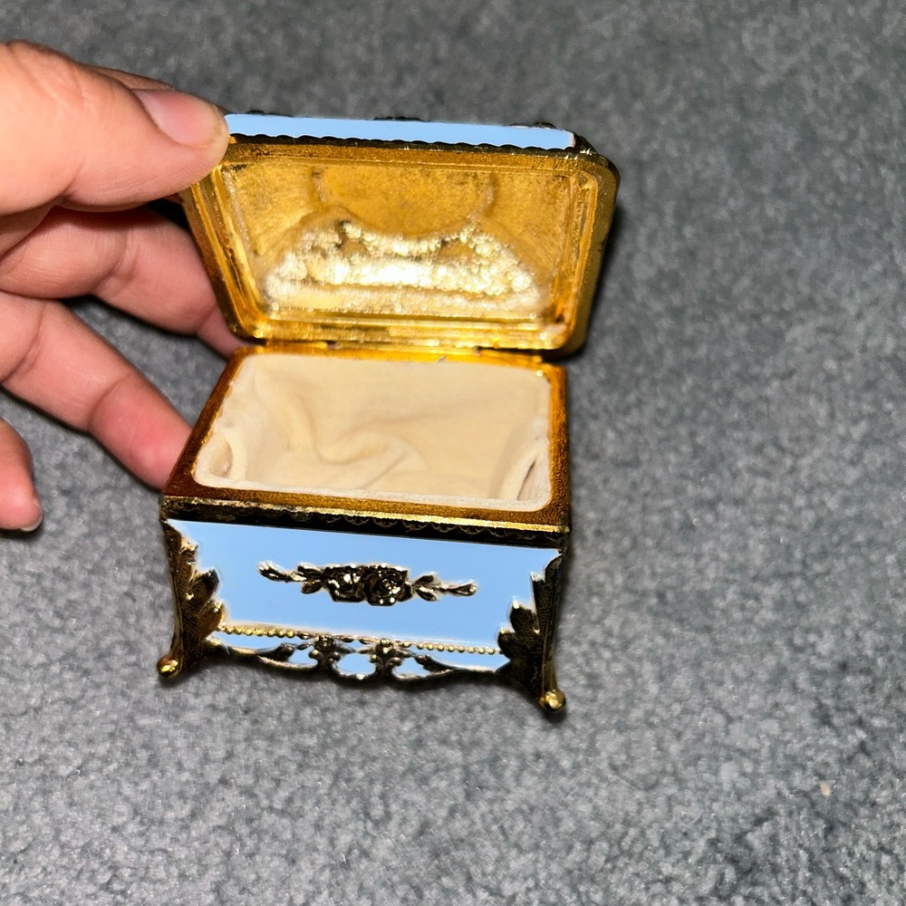 Vtg Splendid Box Cameo Japan Swarovski Crystals